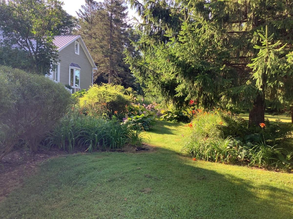 Bed and Breakfast Les Saisons Du Fleuve Lotbiniere Exterior foto