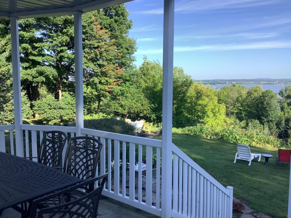Bed and Breakfast Les Saisons Du Fleuve Lotbiniere Exterior foto