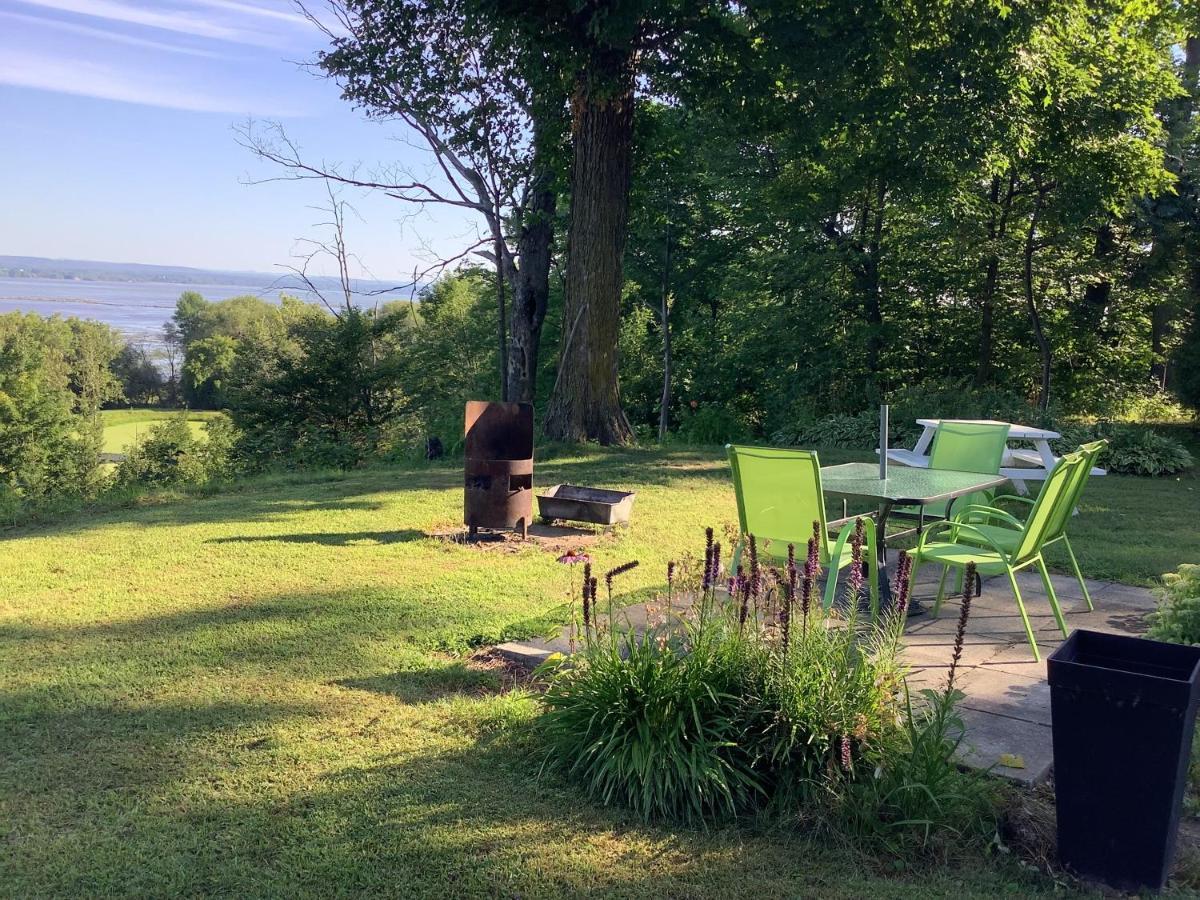 Bed and Breakfast Les Saisons Du Fleuve Lotbiniere Exterior foto